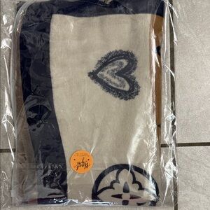 Heart Patterned Scarf!!🔥🔥🔥🔥Brand New!!
